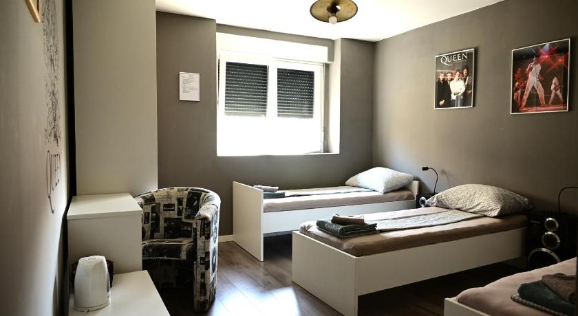 Image of Twin Room with Bathroom 3