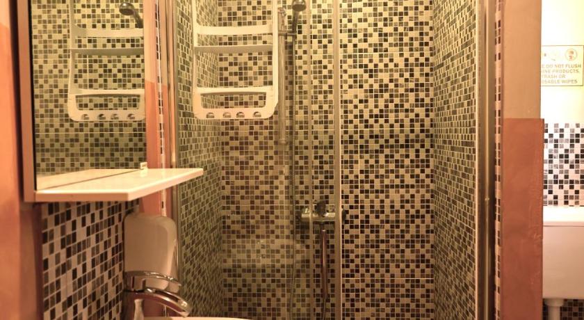 Image of Twin Room with Bathroom 4