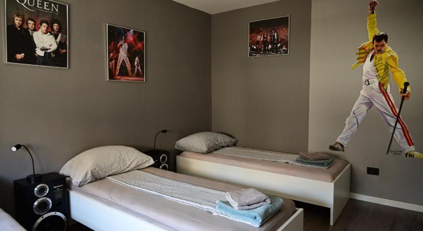 Image of Twin Room with Bathroom 5