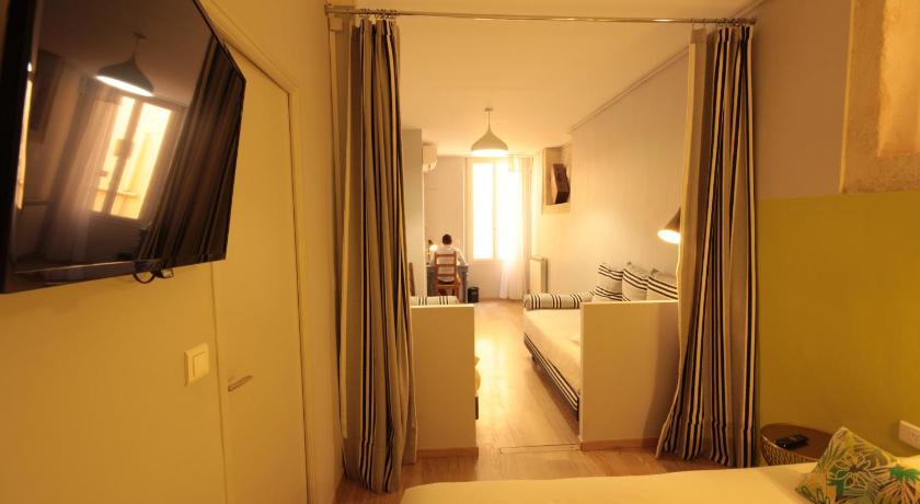 Image of Family Room with Bath 0