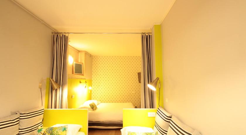 Image of Family Room with Bath 1