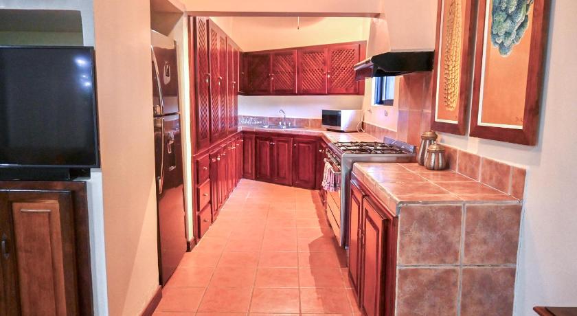 Image of Suite with Garden View 15