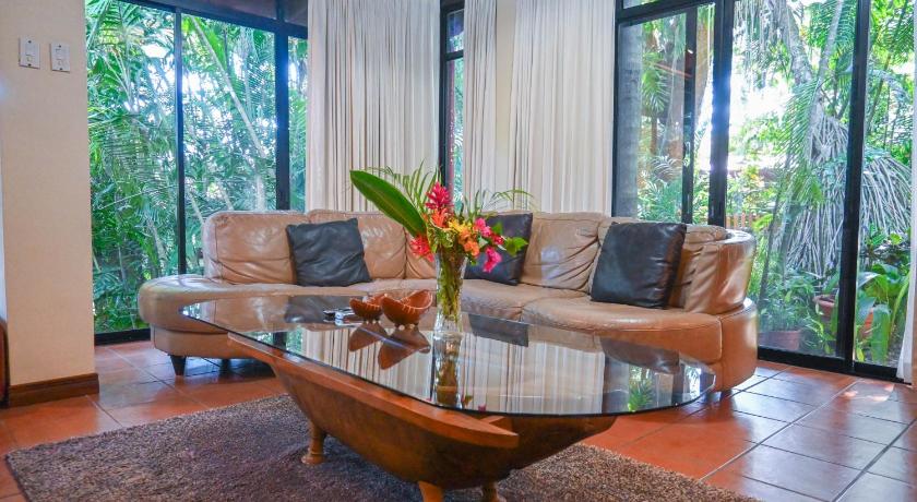 Image of Suite with Garden View 6