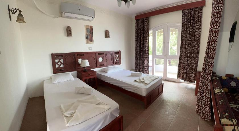Image of Front Sea View Suite 10