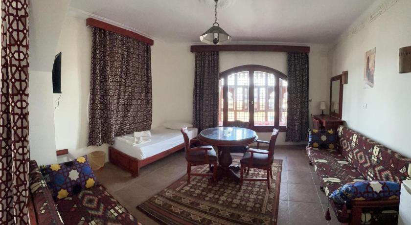 Image of Front Sea View Suite 4