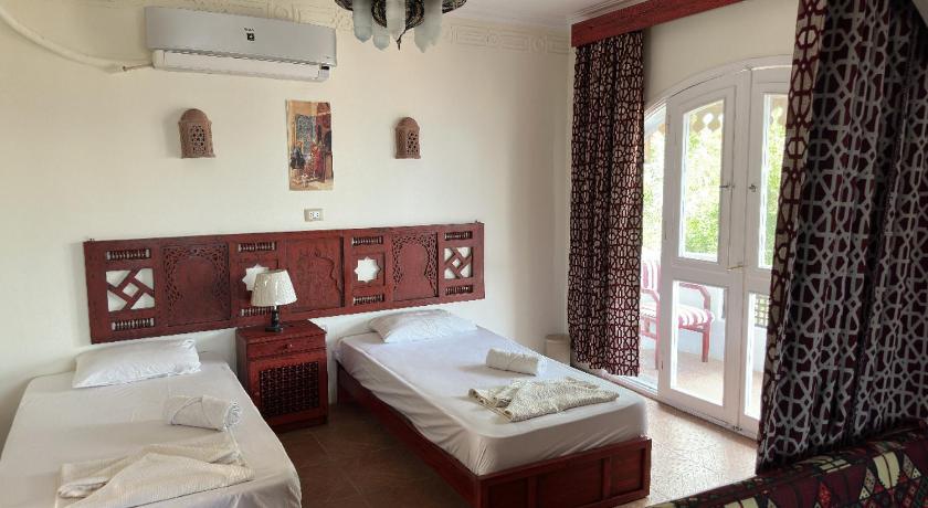Image of Front Sea View Suite 12