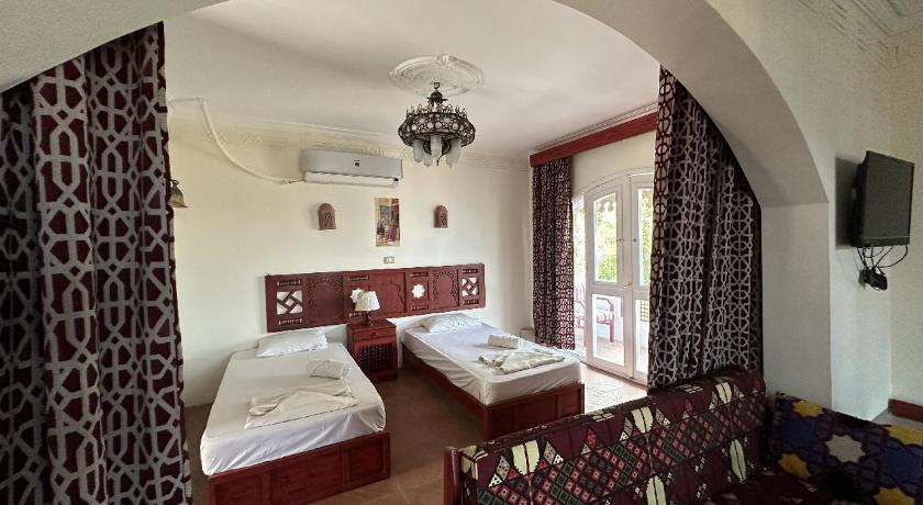Image of Front Sea View Suite 8