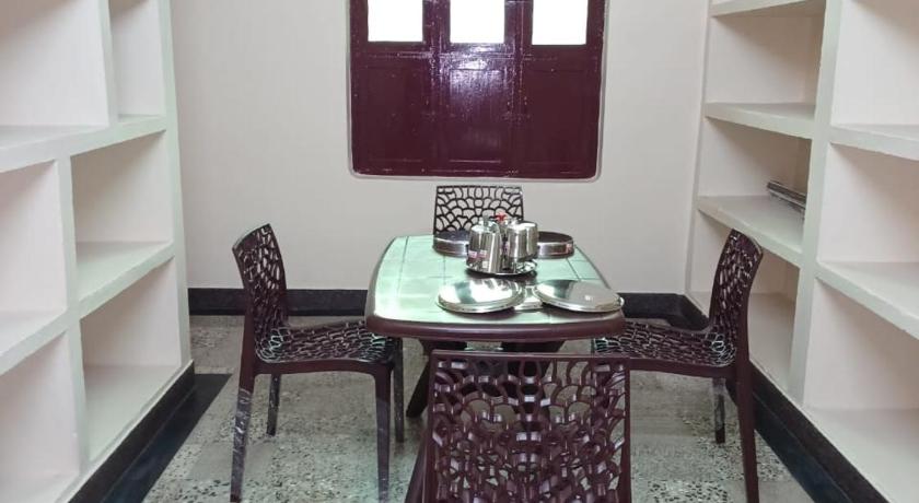 Sakthi Villa 2 BHK at 1st Floor with Garden View - image 5