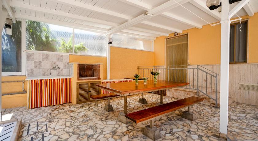 COZY - HOUSE a 100 m dal mare e Parcheggio Privato by APE