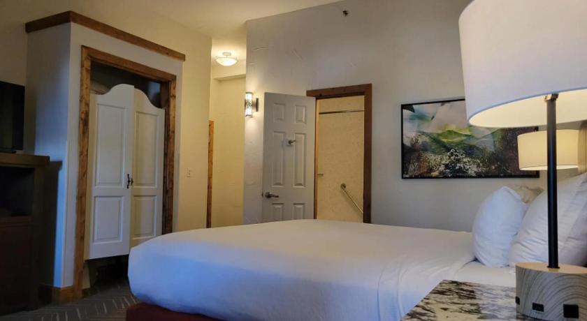 Image of Lodge King Room 4