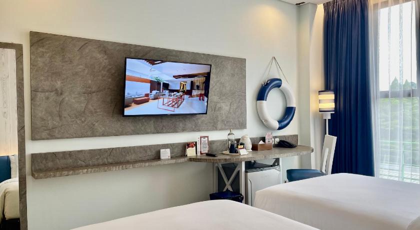 Image of Summer Deluxe Room with 2 Single Beds Only 1