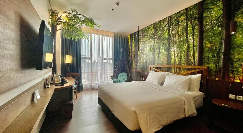 Image of Autumn Deluxe Room with King Bed Only 0