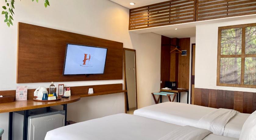 Image of Autumn Deluxe Room with 2 Single Beds Only 4