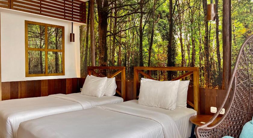 Image of Autumn Deluxe Room with 2 Single Beds Only 3