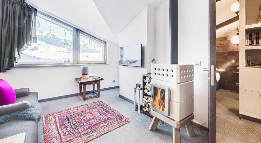 Image of Two-Bedroom Deluxe Suite - Cozy Home 15