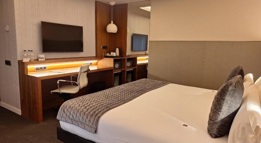 Image of 2 Single Beds, Nonsmoking, Sofabed 3