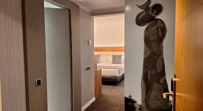 Image of 2 Single Beds, Nonsmoking, Sofabed 8