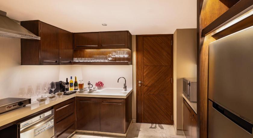 Image of Presidential Suite King Bed Pool View 1