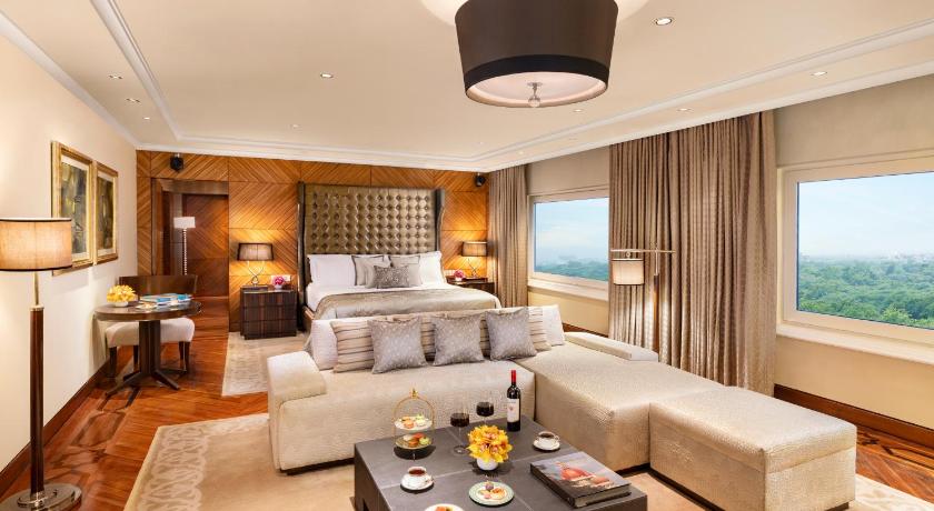 Image of Presidential Suite King Bed Pool View 0