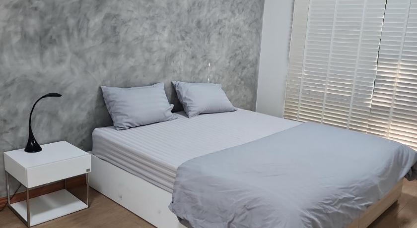 Image of One-Bedroom House 7