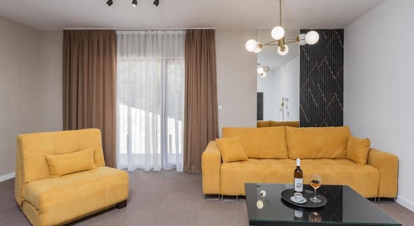 Image of Apartment with Terrace 3