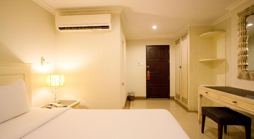Image of Studio 6