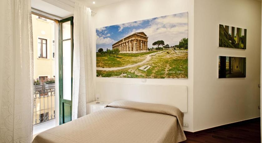 Image of Large Deluxe Double Room with Balcony 4