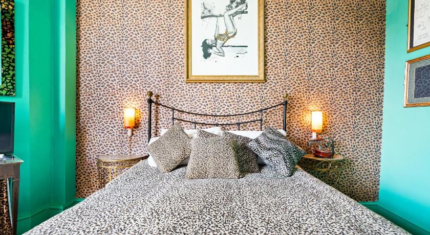 Image of Superior Double Room - Bettie's Boudoir 8