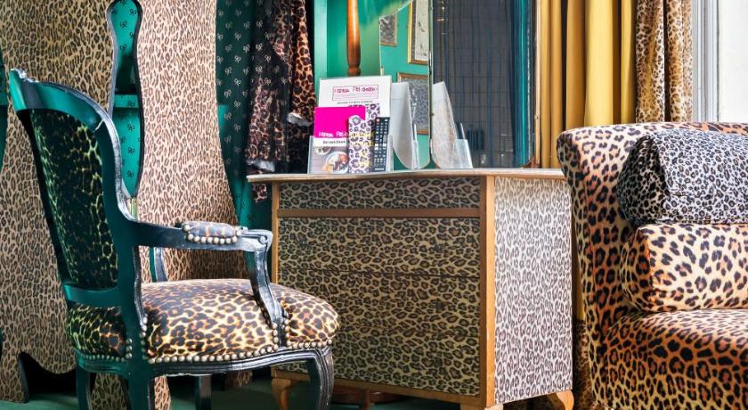 Image of Superior Double Room - Bettie's Boudoir 9