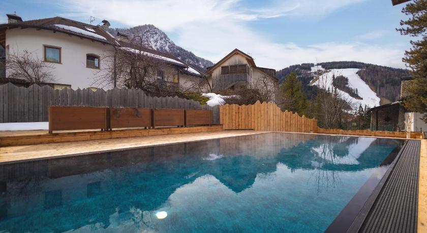 マレーベ Garni Residence Alno - Adults Only 4つ星 ホテル プール