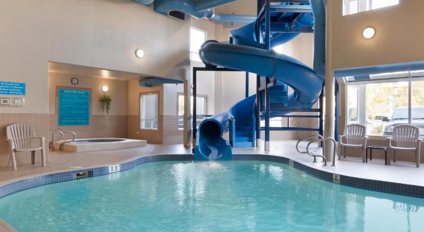 Days Inn by Wyndham Medicine Hat photo
