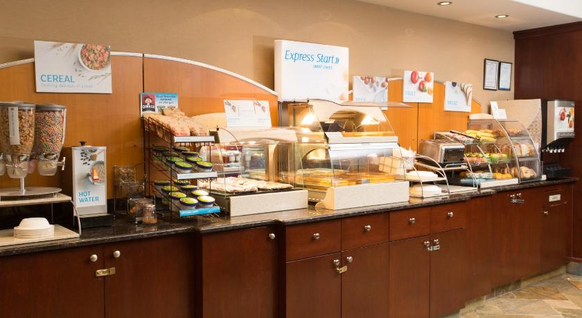 Holiday Inn Express Hotel & Suites - Slave Lake