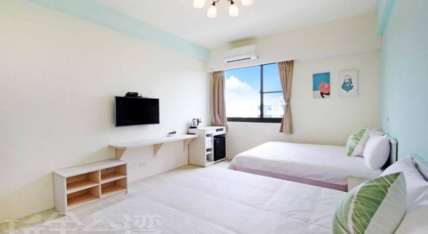 Image of Twin Room with Private External Bathroom 1