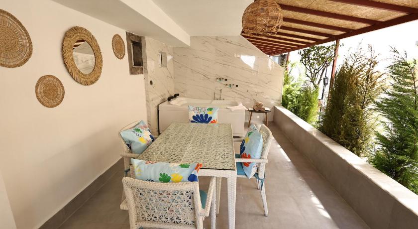 Neva Suite Hotel - image 2