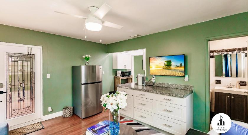 Uhost AI | Hollywood Garden 1BR Family Spot - image 14