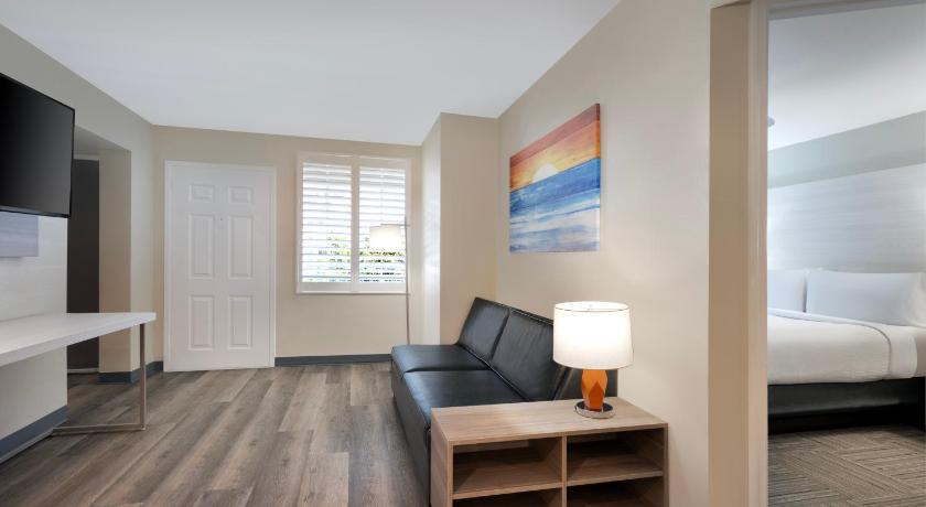 Image of Three-Bedroom Suite 5