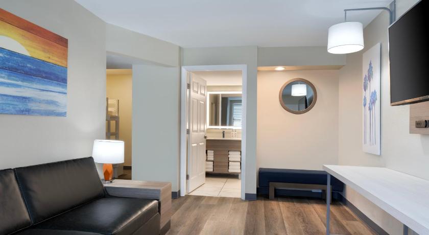 Image of Three-Bedroom Suite 4