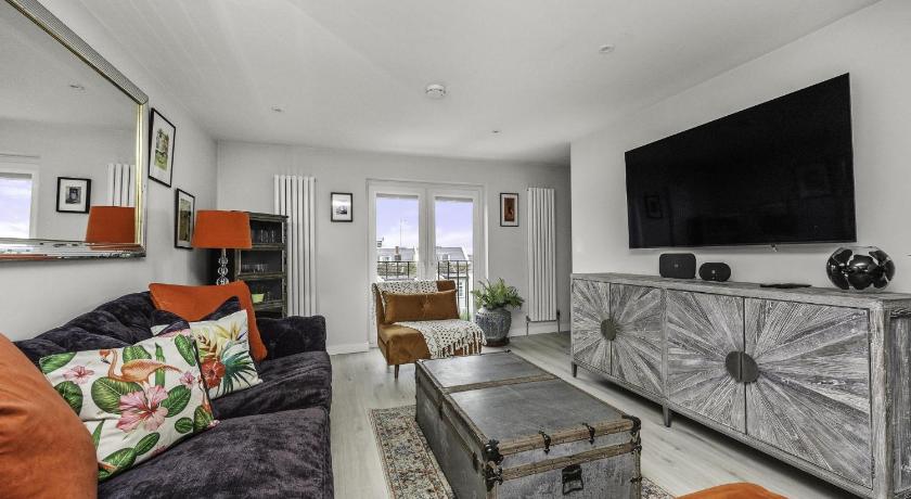 Sunset Townhouse with Free Parking