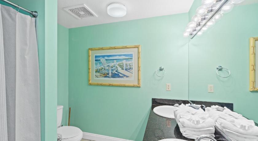 Image of Three-Bedroom Apartment with Sea View – 402W 8
