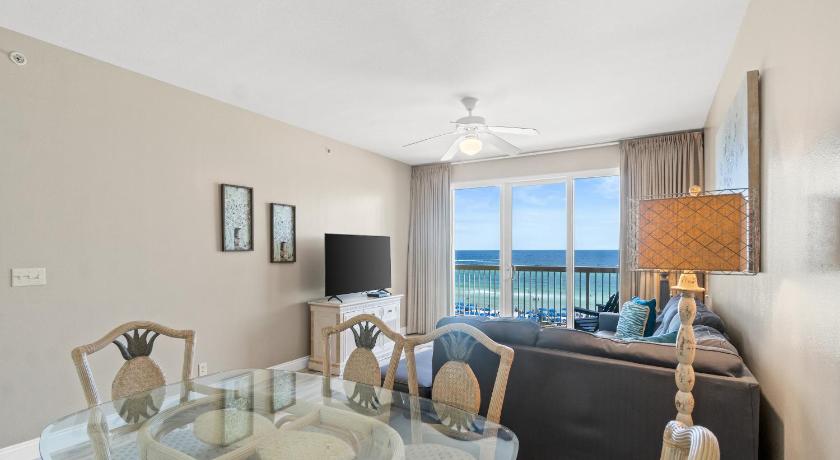 Image of Three-Bedroom Apartment with Sea View – 402W 4