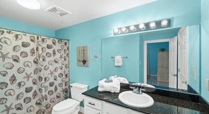 Image of Three-Bedroom Apartment with Sea View – 402W 2