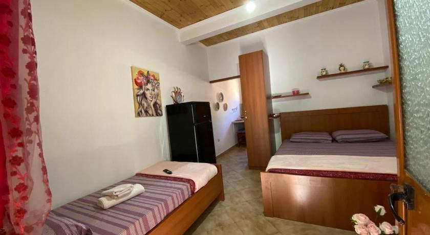 Ramo's Charming Studio Apartment with Sunlit Veranda - 1st