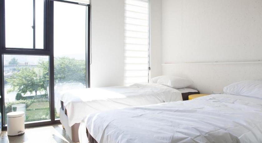 Image of Twin Room 6