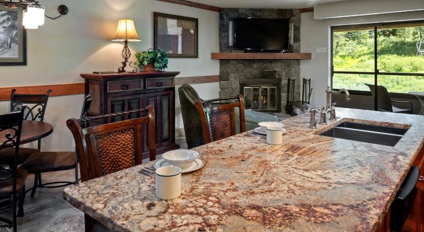 Image of Building Four - One-Bedroom Suite 7