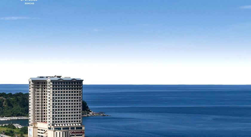 束草 Ramada by Wyndham Gangwon Sokcho 4つ星 ホテル プール