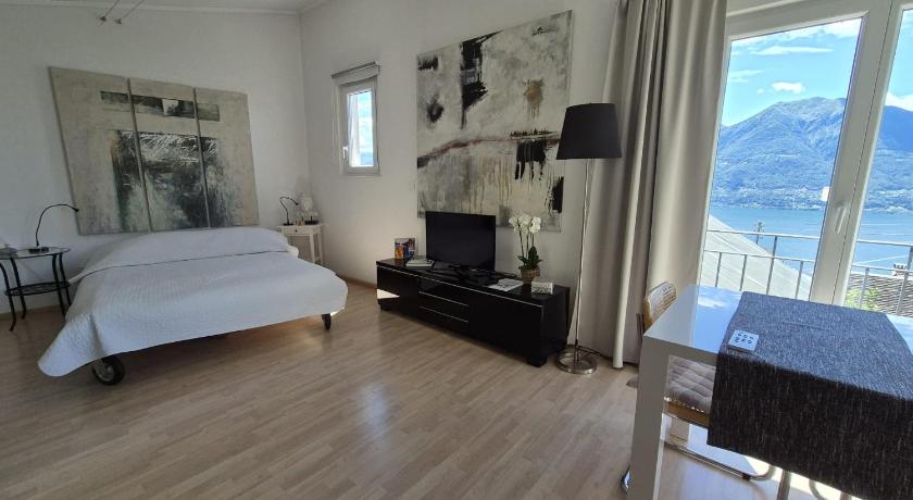 Image of Studio (2 Adults) 0