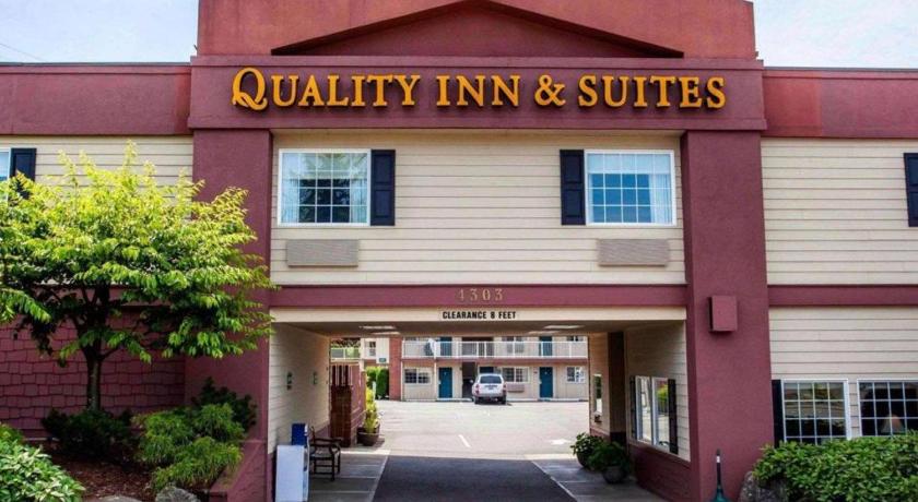 Quality Inn & Suites Bremerton near Naval Shipyard - main image