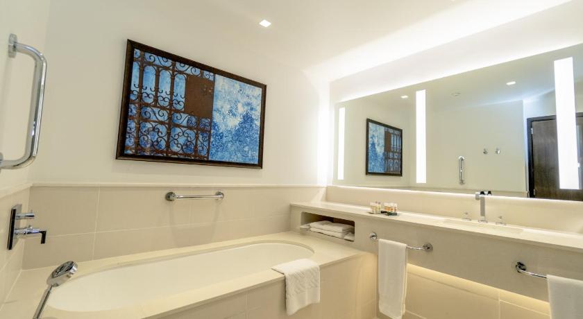 Image of King Grand Deluxe One Bedrm Suite-ocean View 9