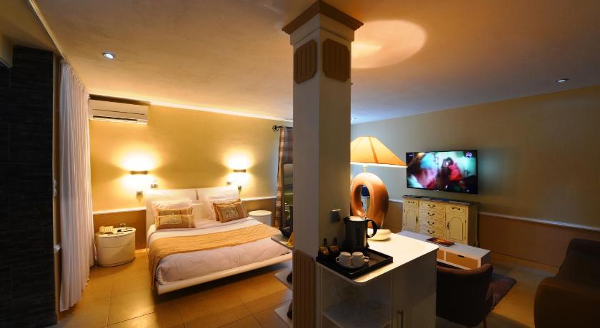 Image of Deluxe Suite 1