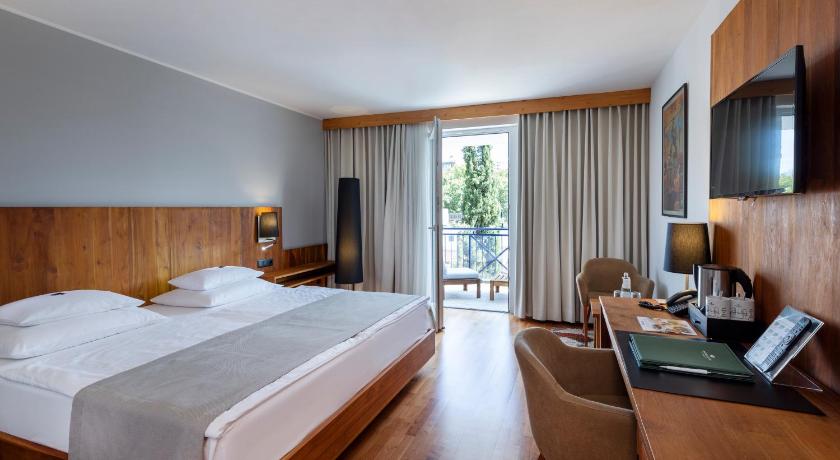 Изображение на Deluxe Room with Garden View and Balcony 0